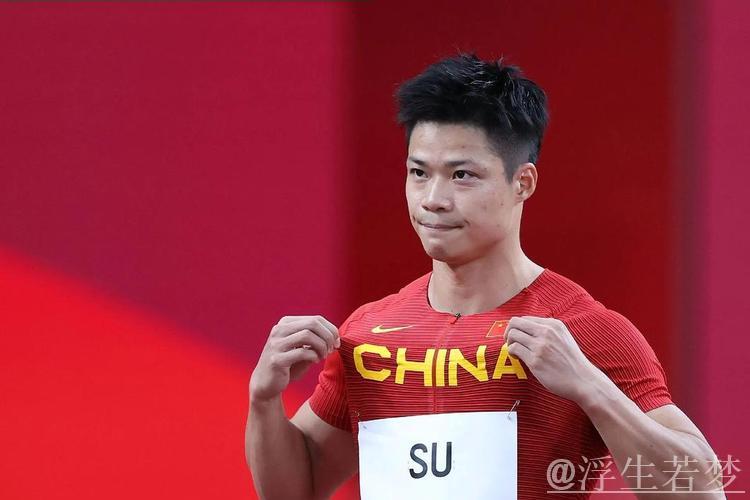 在东京奥运会，苏炳添创造了个人最佳成绩