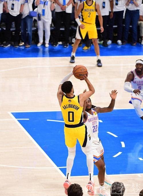 6月12日总决赛:步行者对决雷霆 哈利伯顿精彩表现 6月12日总决赛:步行者对决雷霆 哈利伯顿精彩表现